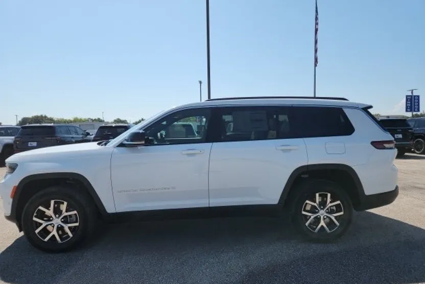 2025 Jeep Grand Cherokee Limited photo 1