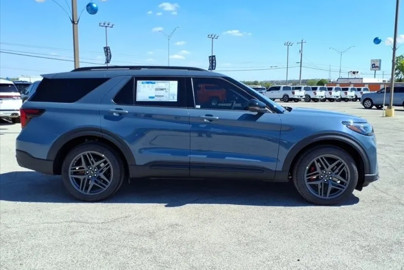 2025 Ford Explorer ST photo 1