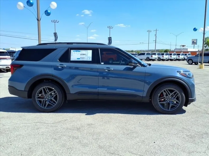 2025 Ford Explorer ST photo 1