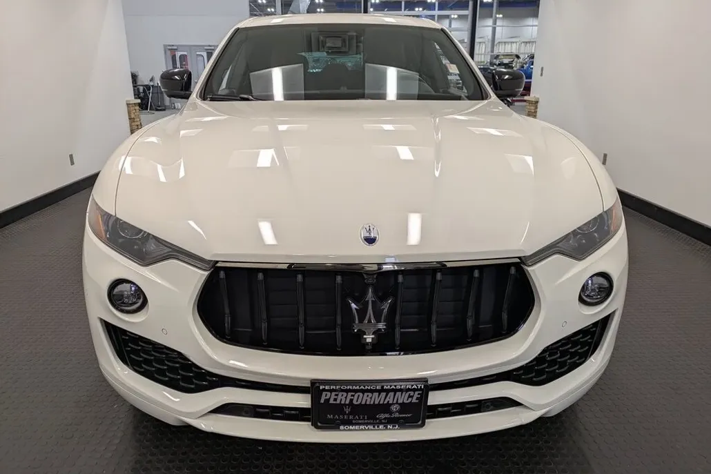 2024 Maserati Levante GT photo 1