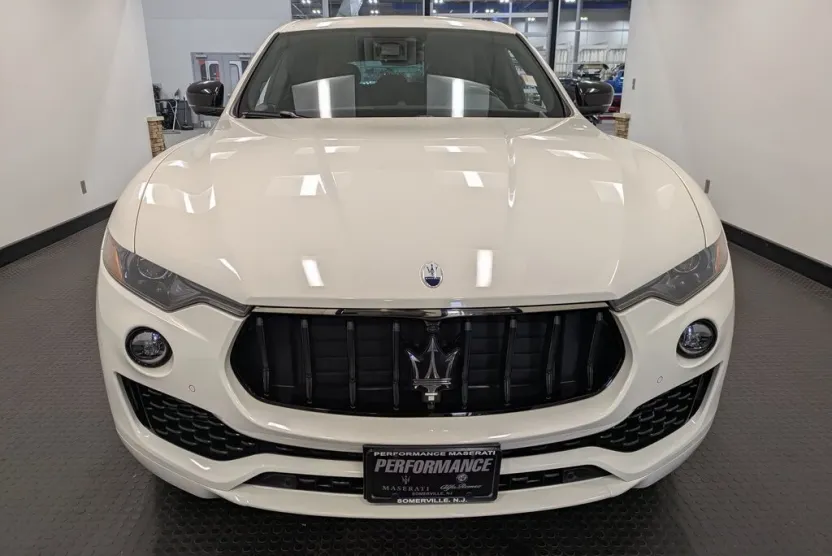 2024 Maserati Levante GT photo 1