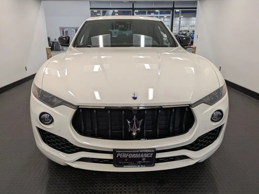2024 Maserati Levante GT photo 1