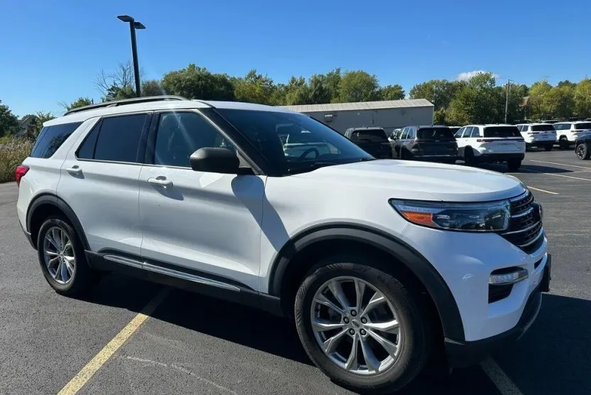 2020 Ford Explorer XLT photo 1