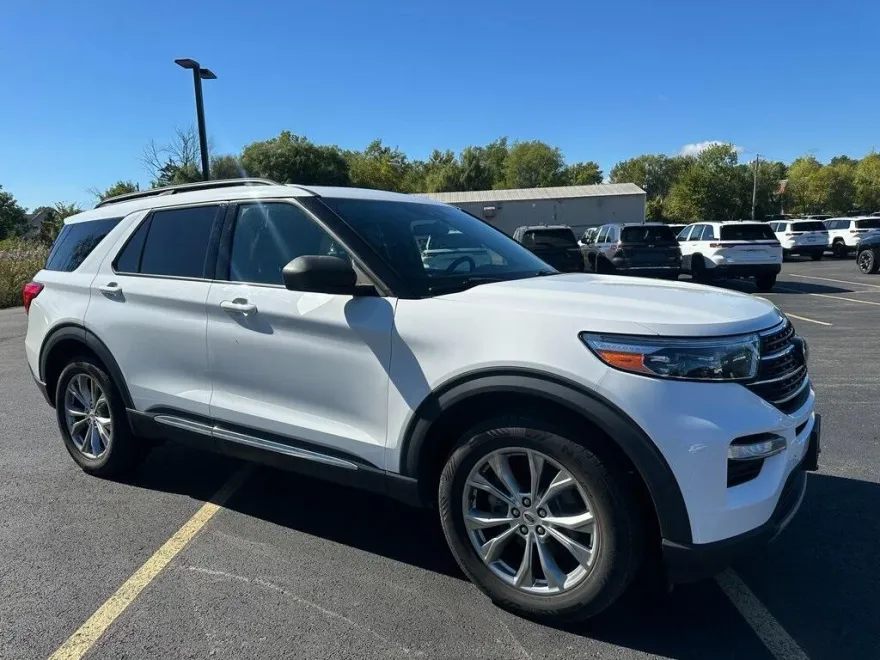 2020 Ford Explorer XLT photo 1