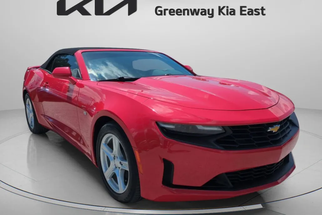 2022 Chevrolet Camaro 1LT photo 1