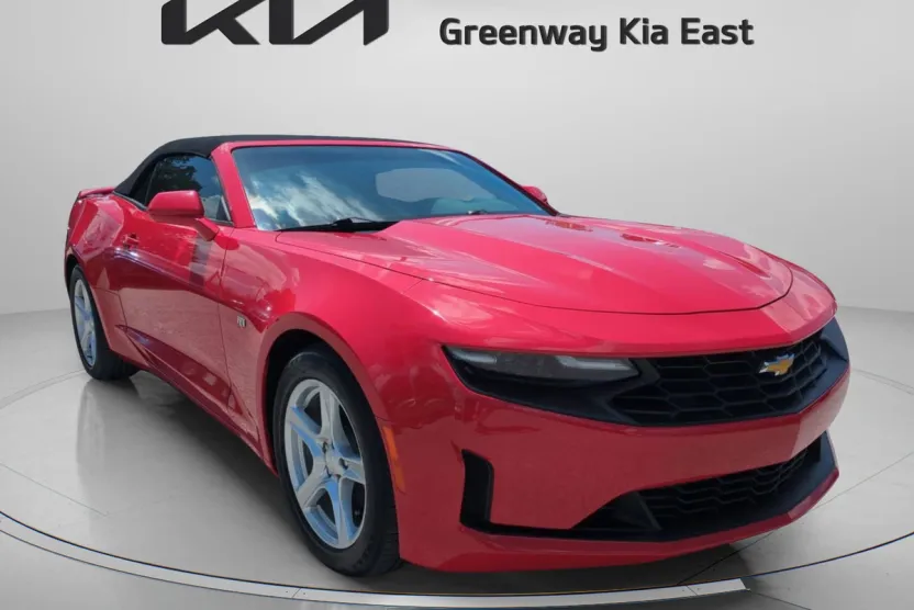 2022 Chevrolet Camaro 1LT photo 1