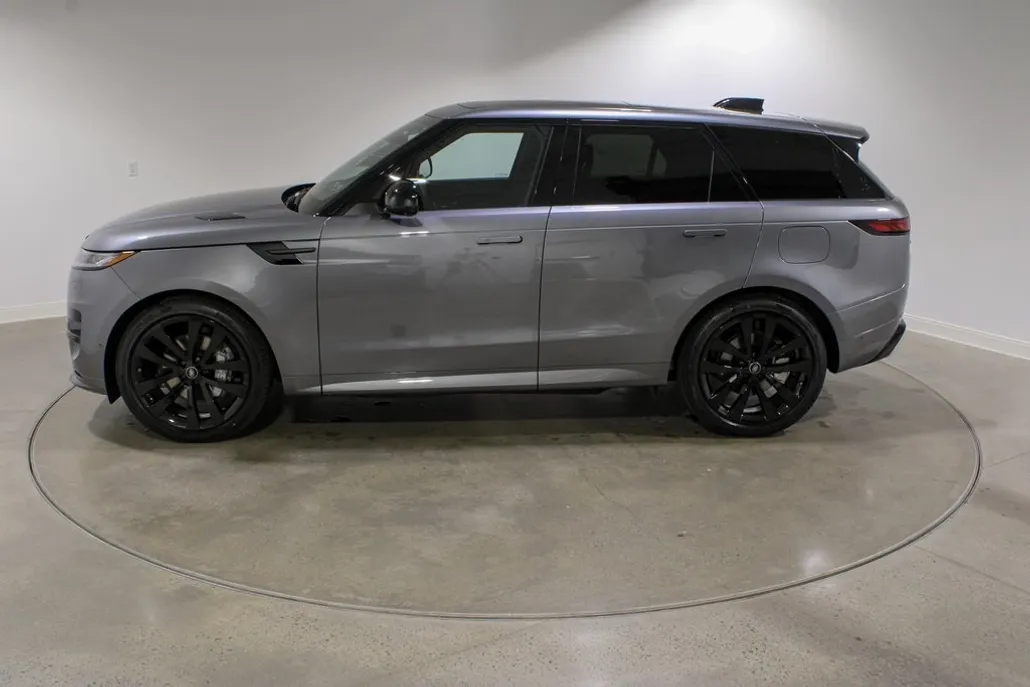 2025 Land Rover Range Rover Sport SE photo 1