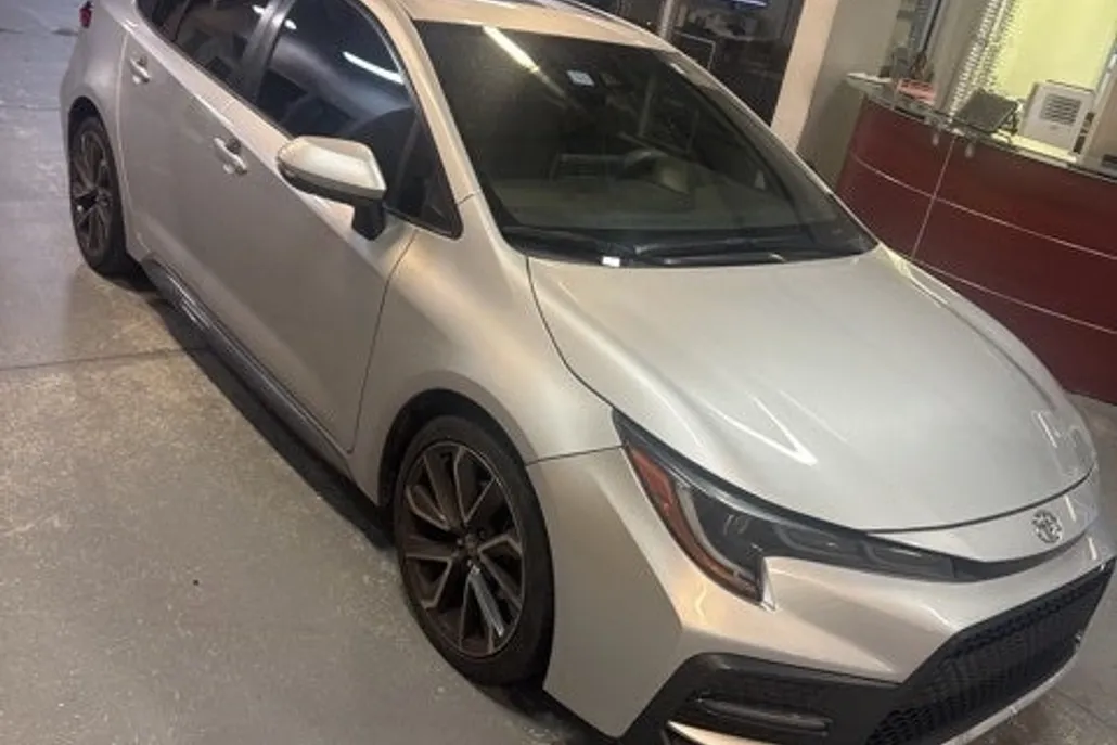 2021 Toyota Corolla SE photo 1