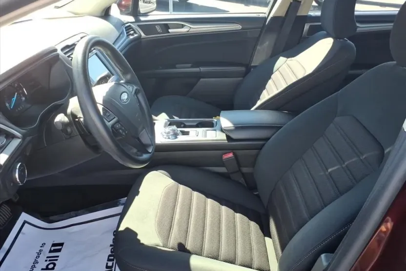 2018 Ford Fusion SE photo 1