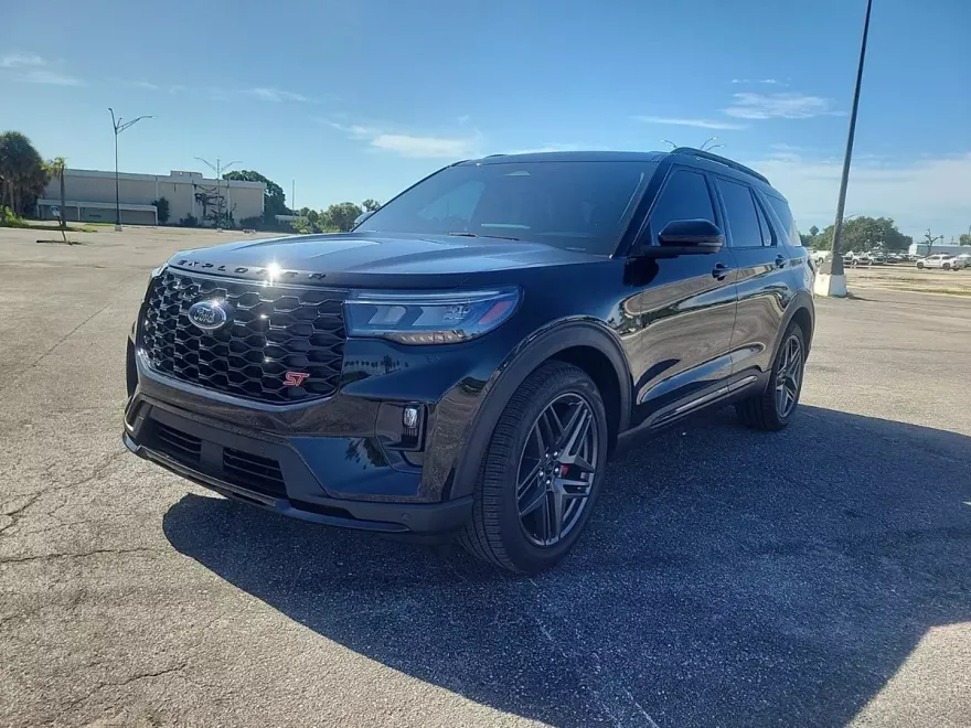 2025 Ford Explorer ST photo 1