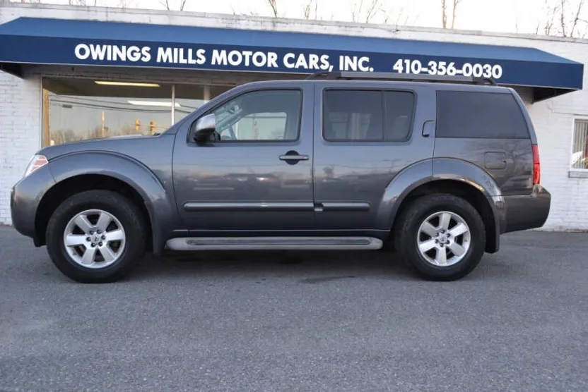 2012 Nissan Pathfinder SV photo 1