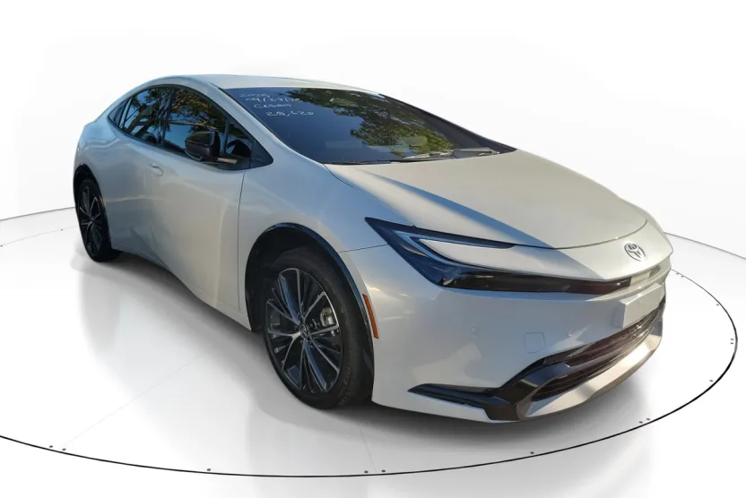 2025 Toyota Prius XLE photo 1