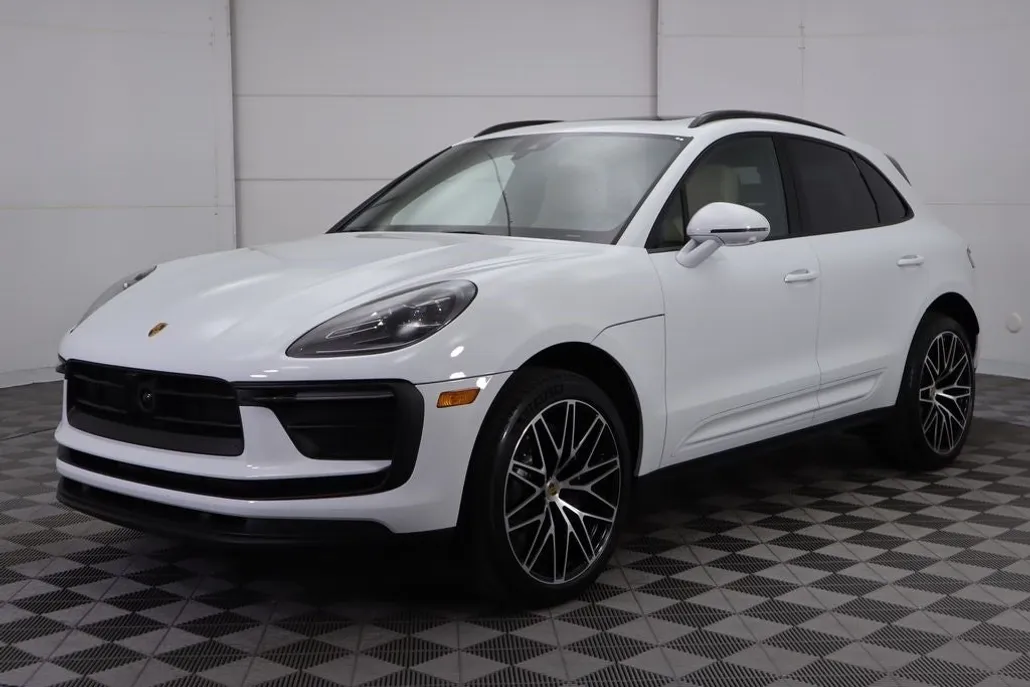 2025 Porsche Macan Base photo 1