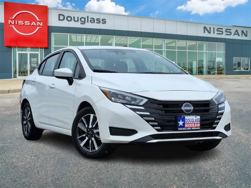 2025 Nissan Versa 1.6 SV photo 1