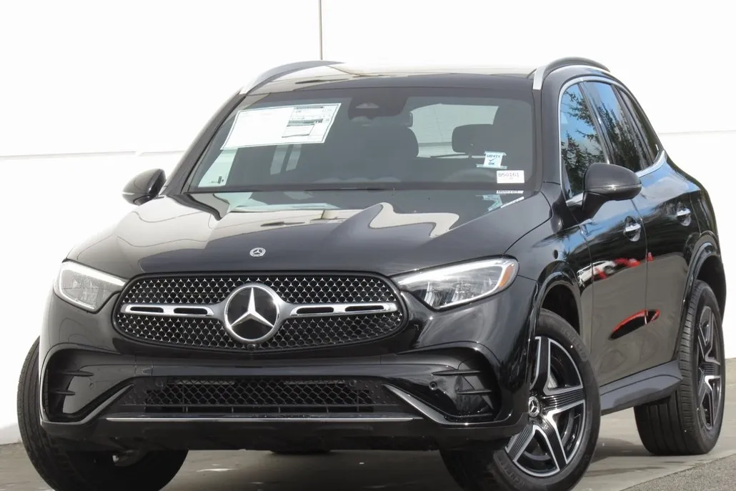 2025 Mercedes Benz GLC 300 4MATIC photo 1