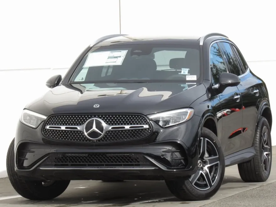 2025 Mercedes Benz GLC 300 4MATIC photo 1