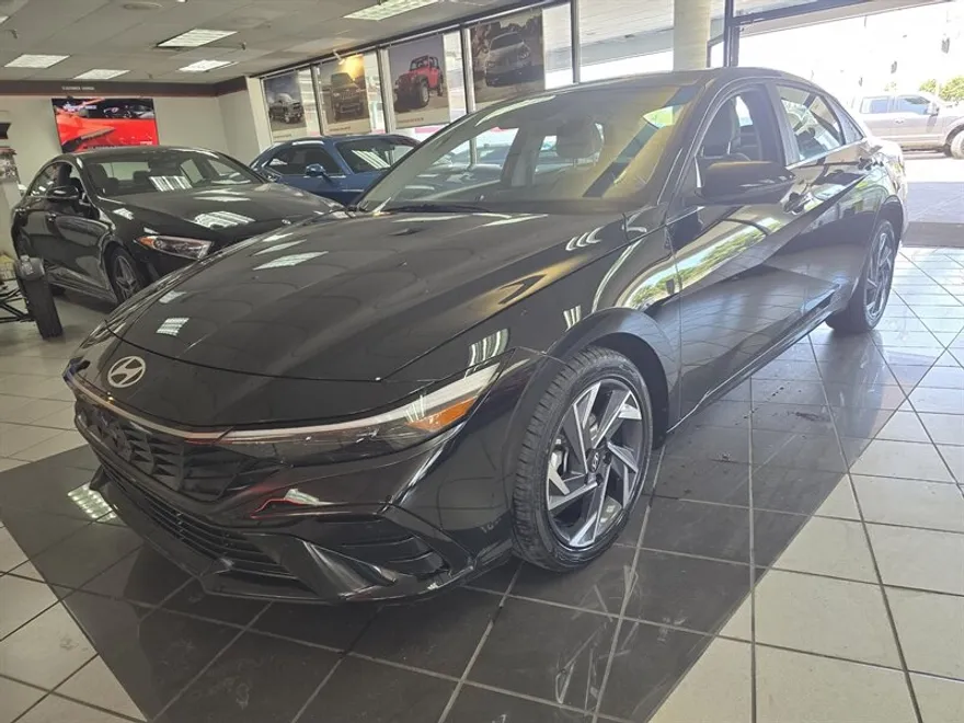 2024 Hyundai Elantra Limited photo 1
