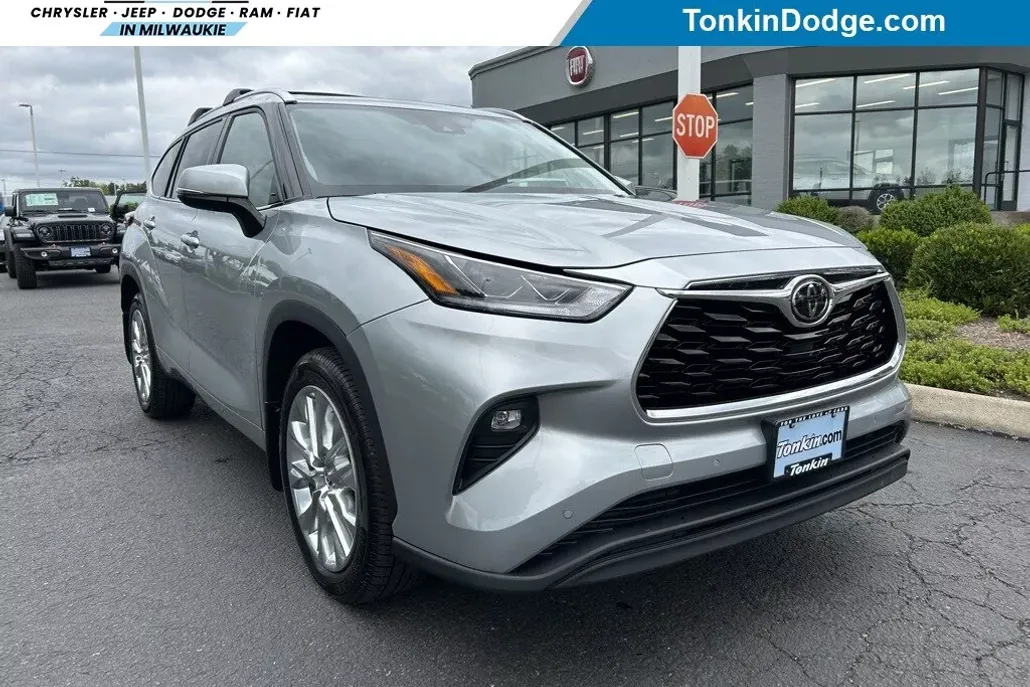 2021 Toyota Highlander Limited photo 1