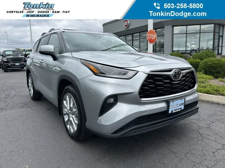 2021 Toyota Highlander Limited photo 1