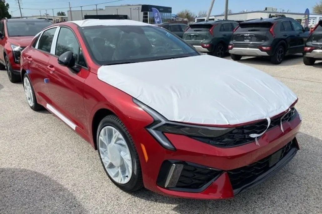 2025 Kia K5 GT-Line photo 1