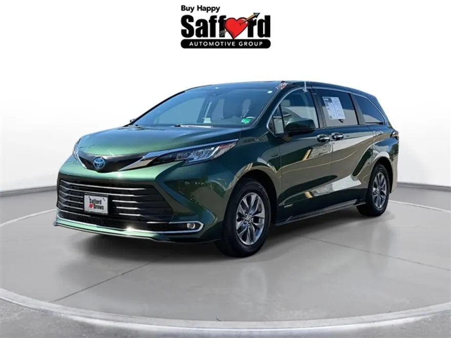 2021 Toyota Sienna XLE photo 1