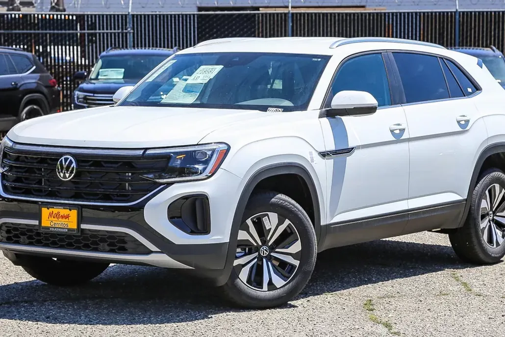 2026 Volkswagen Atlas Cross Sport SE Technology photo 1
