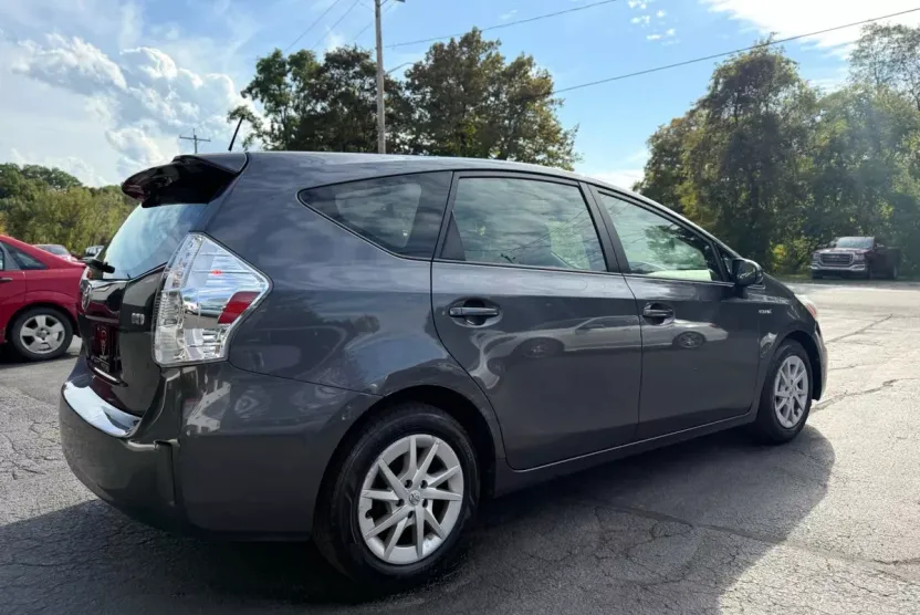 2012 Toyota Prius V Two photo 1