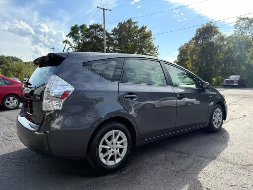 2012 Toyota Prius V Two photo 1