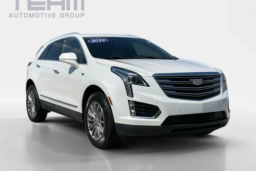2019 Cadillac XT4 Luxury photo 1
