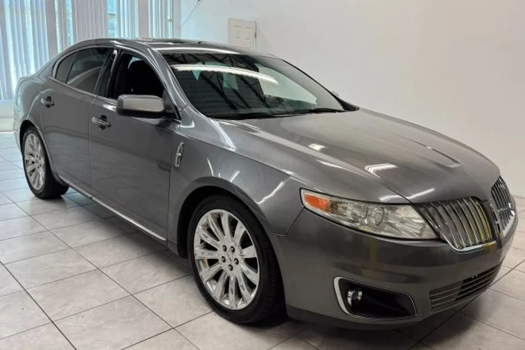 2011 Lincoln MKS photo 1
