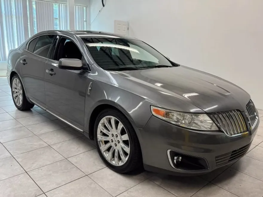 2011 Lincoln MKS photo 1