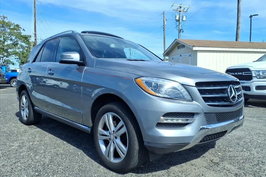 2015 Mercedes Benz ML 4MATIC photo 1