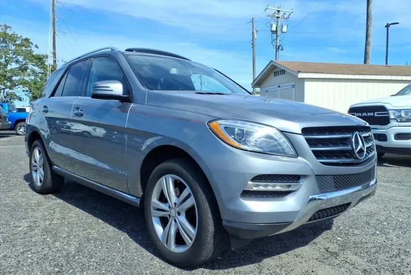 2015 Mercedes Benz ML 4MATIC photo 1