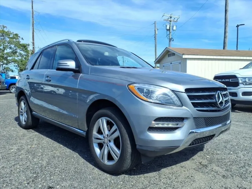 2015 Mercedes Benz ML 4MATIC photo 1