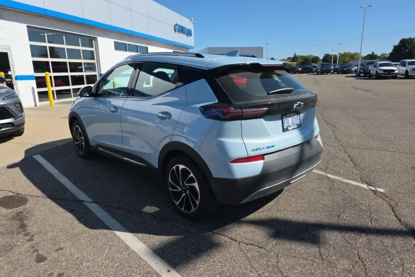 2023 Chevrolet Bolt EUV Premier photo 1