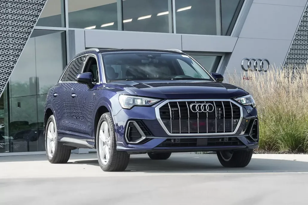 2022 Audi Q3 S line Premium photo 1
