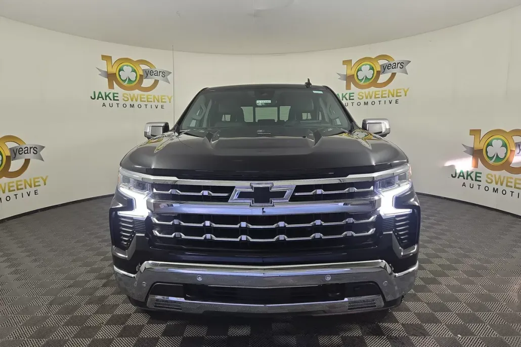 2024 Chevrolet Silverado 1500 LTZ photo 1