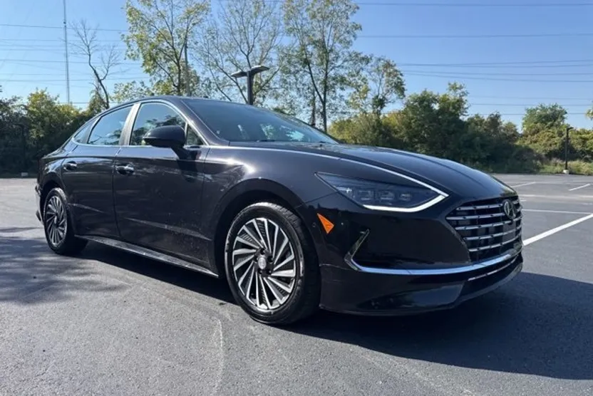 2023 Hyundai Sonata Hybrid Limited photo 1