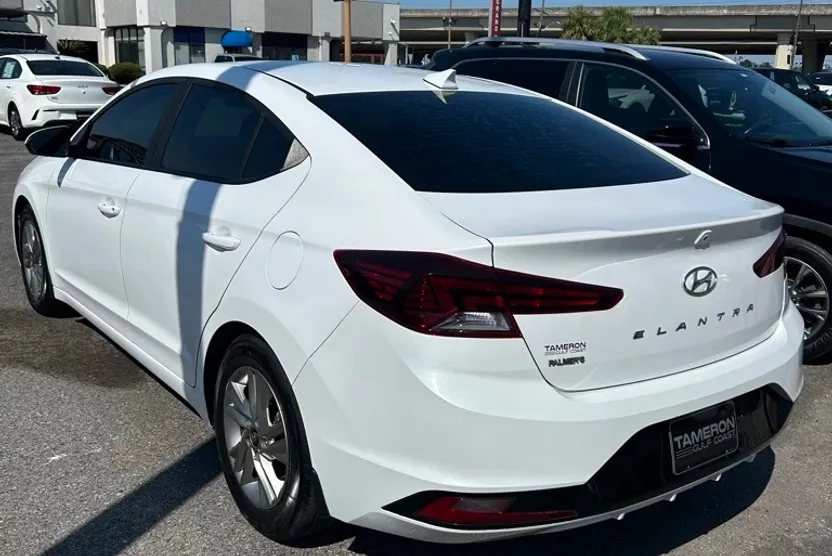 2019 Hyundai Elantra SEL photo 1