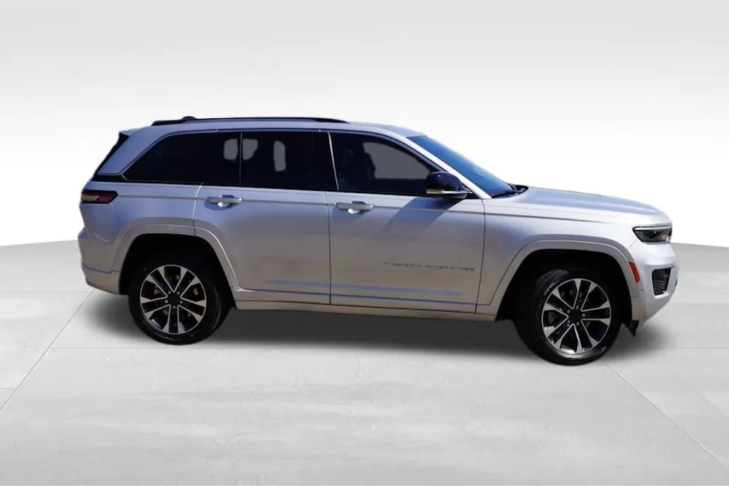 2023 Jeep Grand Cherokee Overland 4xe photo 1