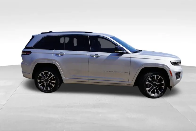 2023 Jeep Grand Cherokee Overland 4xe photo 1