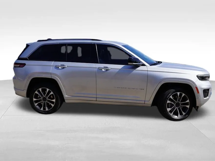 2023 Jeep Grand Cherokee Overland 4xe photo 1
