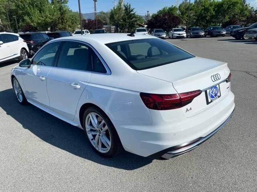 2022 Audi A4 45 S line Premium Plus photo 3