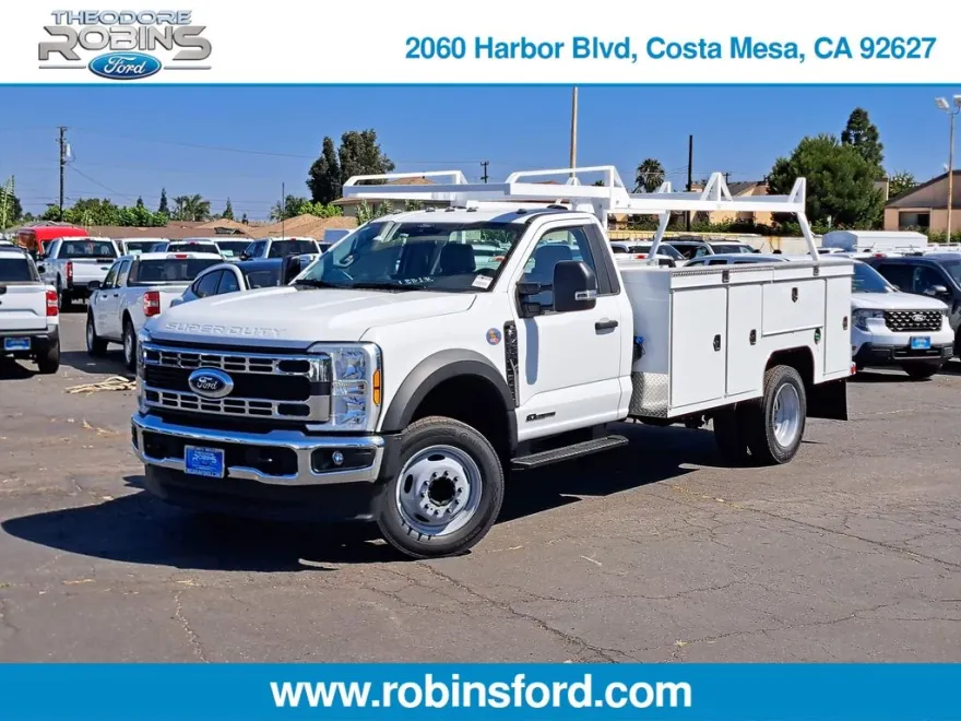 2025 Ford F-450 photo 1