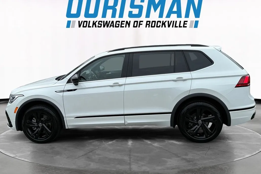 2024 Volkswagen Tiguan SE R-Line Black photo 1