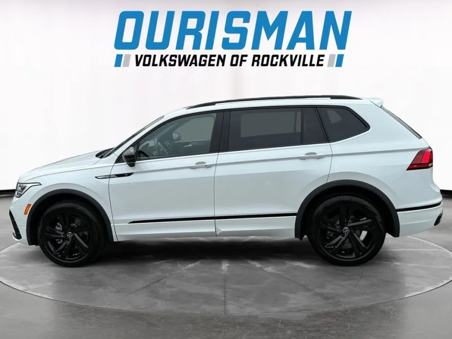 2024 Volkswagen Tiguan SE R-Line Black photo 1