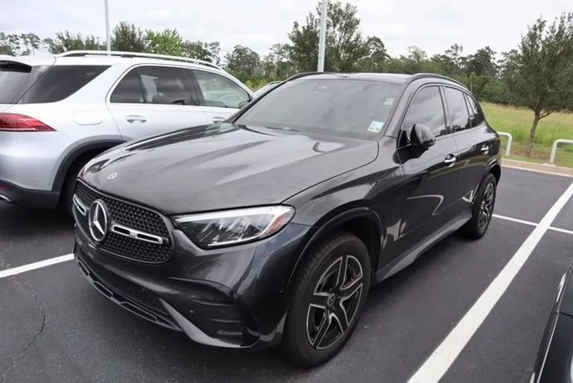 2023 Mercedes Benz GLC 300 4MATIC photo 1