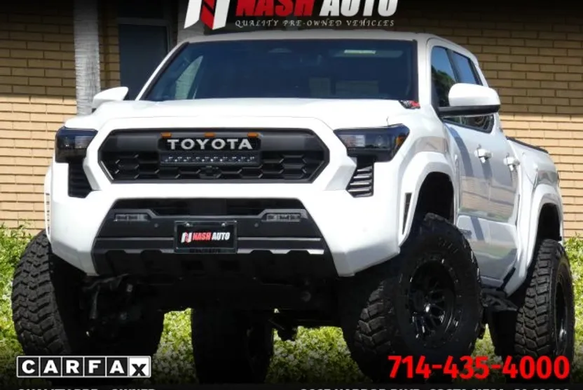 2025 Toyota Tacoma Double Cab SR5 photo 1