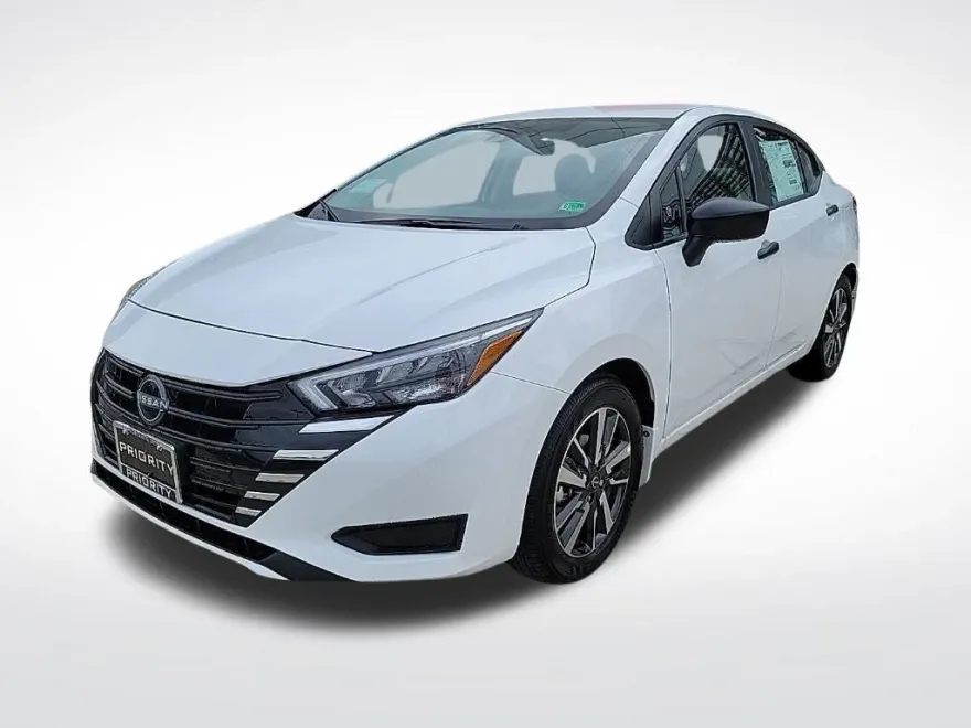 2025 Nissan Versa 1.6 S photo 1