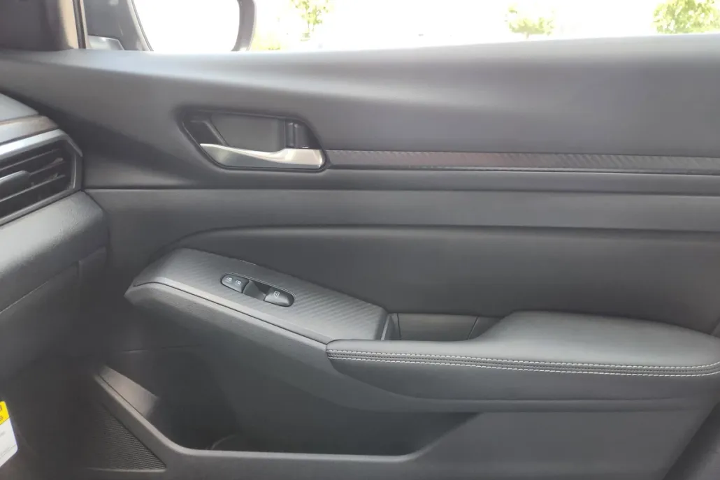 2025 Nissan Altima SV photo 1